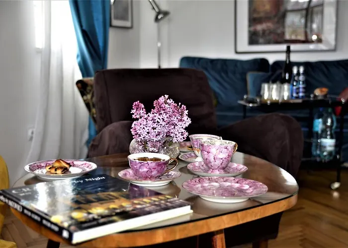 Castle View Boutique *